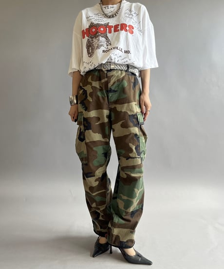 【USED】 Made in USA 90's HOOTERS T-Shirt /240824-033