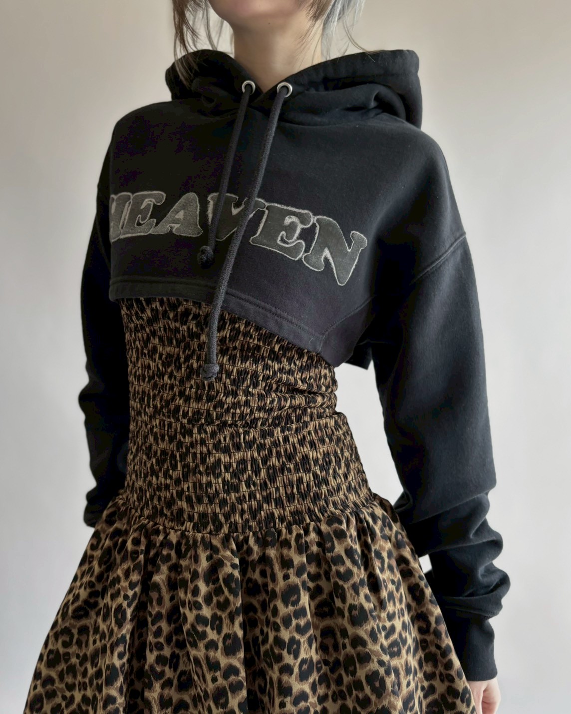 USED】23's HEAVEN by Marc Jacobs Cropped Hoodie