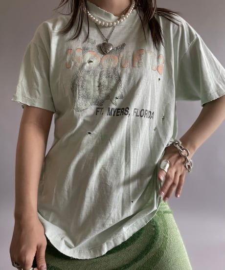 【USED】 Made in USA 90's HOOTERS T-Shirt /240810-001