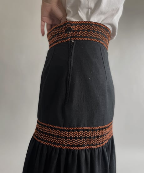 【USED】 Embroidered Flare Long Skirt / 220611-003