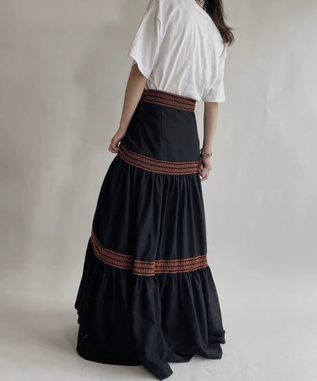 【USED】 Embroidered Flare Long Skirt / 220611-003