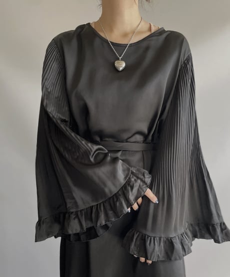 【USED】 Poly Long One-piece Pleats Sleeve / 2301112-003