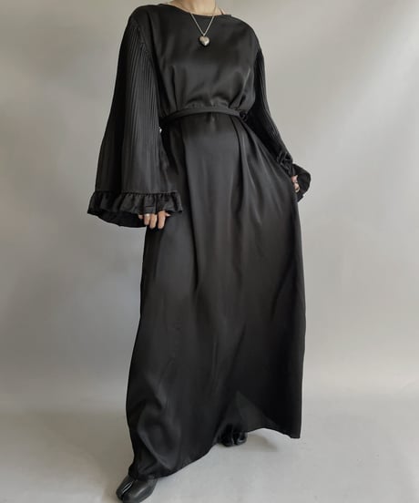 【USED】 Poly Long One-piece Pleats Sleeve / 2301112-003