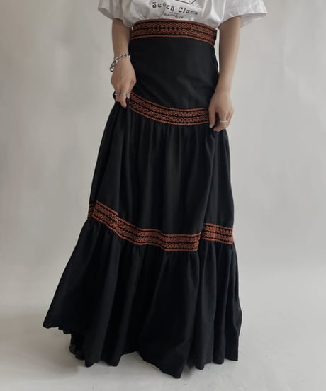 【USED】 Embroidered Flare Long Skirt / 220611-003