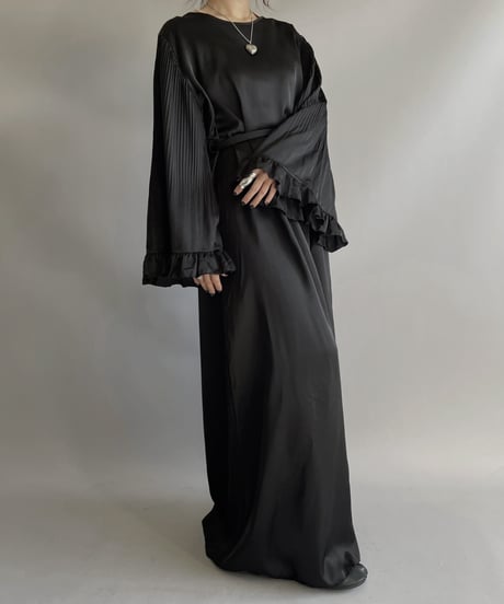 【USED】 Poly Long One-piece Pleats Sleeve / 2301112-003