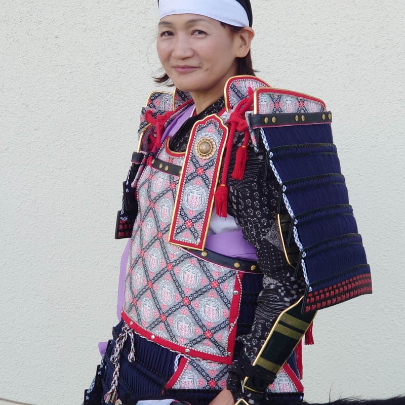 等身大鎧、甲冑、大鎧、面頰、面 等身大 甲冑 鎧兜 鎧一式 甲冑 鎧櫃 鎧立付 面頰 赤糸大縅鎧 全高170cm