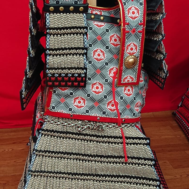 手づくり大鎧 -猿投神社所蔵 樫鳥絲縅鎧(源義家の薄金鎧) 風- | 鎌倉