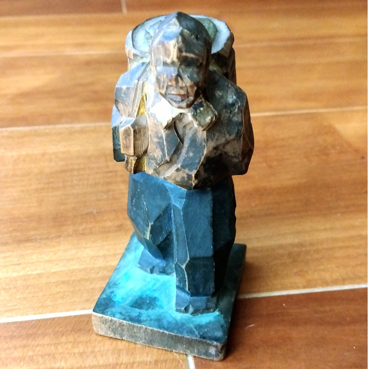 木製農夫の彫刻 fit=scale-down,w=1200