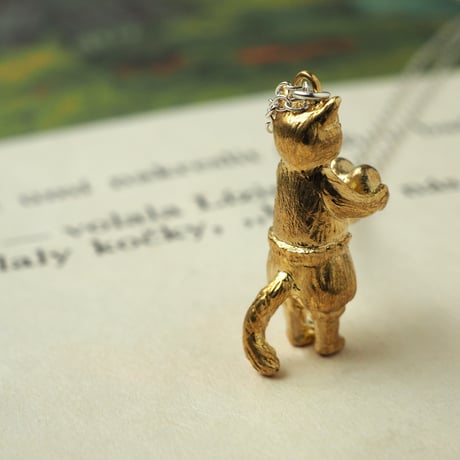 おばけの国の王様になったこねこのネックレス【受注制作 1ヶ月以内に発送】