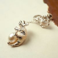 トリケラトプスとたまごのピアス・イヤリング【受注制作 1ヶ月以内に発送】