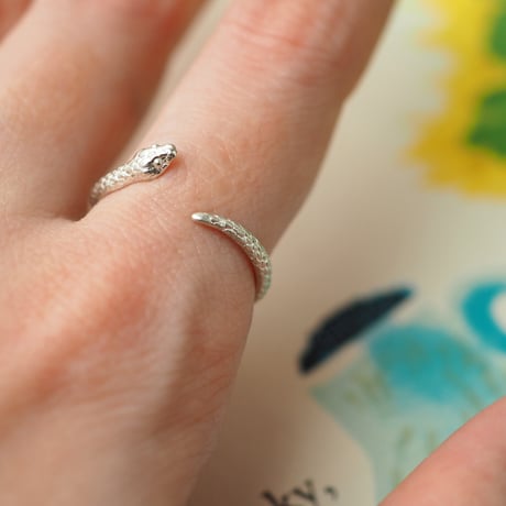 へびと庭の花のリング【受注制作 1ヶ月以内に発送】