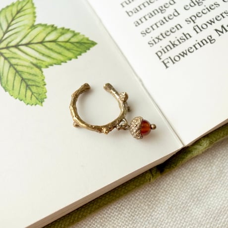 どんぐりの枝のイヤーカフ【受注制作 1ヶ月以内に発送】