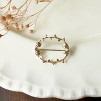 カラスノエンドウのフレームのブローチ【受注制作 1ヶ月以内に発送】