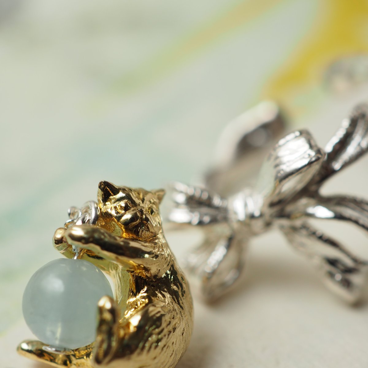 ねこちゃんとビジュー　イヤーカフ　桜×三毛猫 ねこちゃんとビジューイヤーカフ桜×三毛猫 ねこちゃんとビジュー