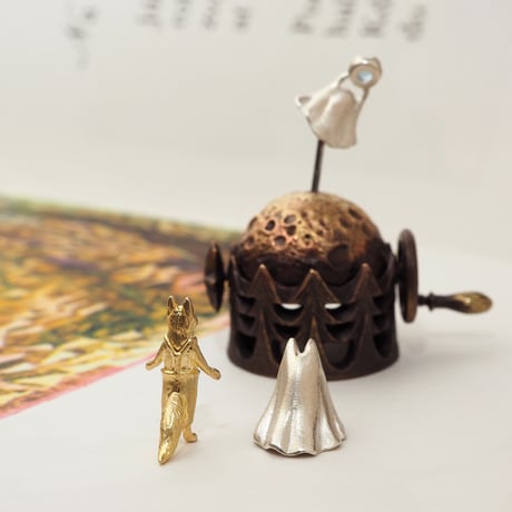 こぎつねと森のおばけの小さな動くオブジェ【受注制作 1ヶ月以内に発送】