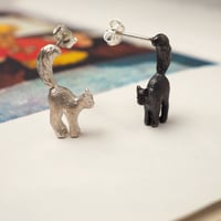 くろいろこねことぎんいろこねこのピアス【受注制作 1ヶ月以内に発送】