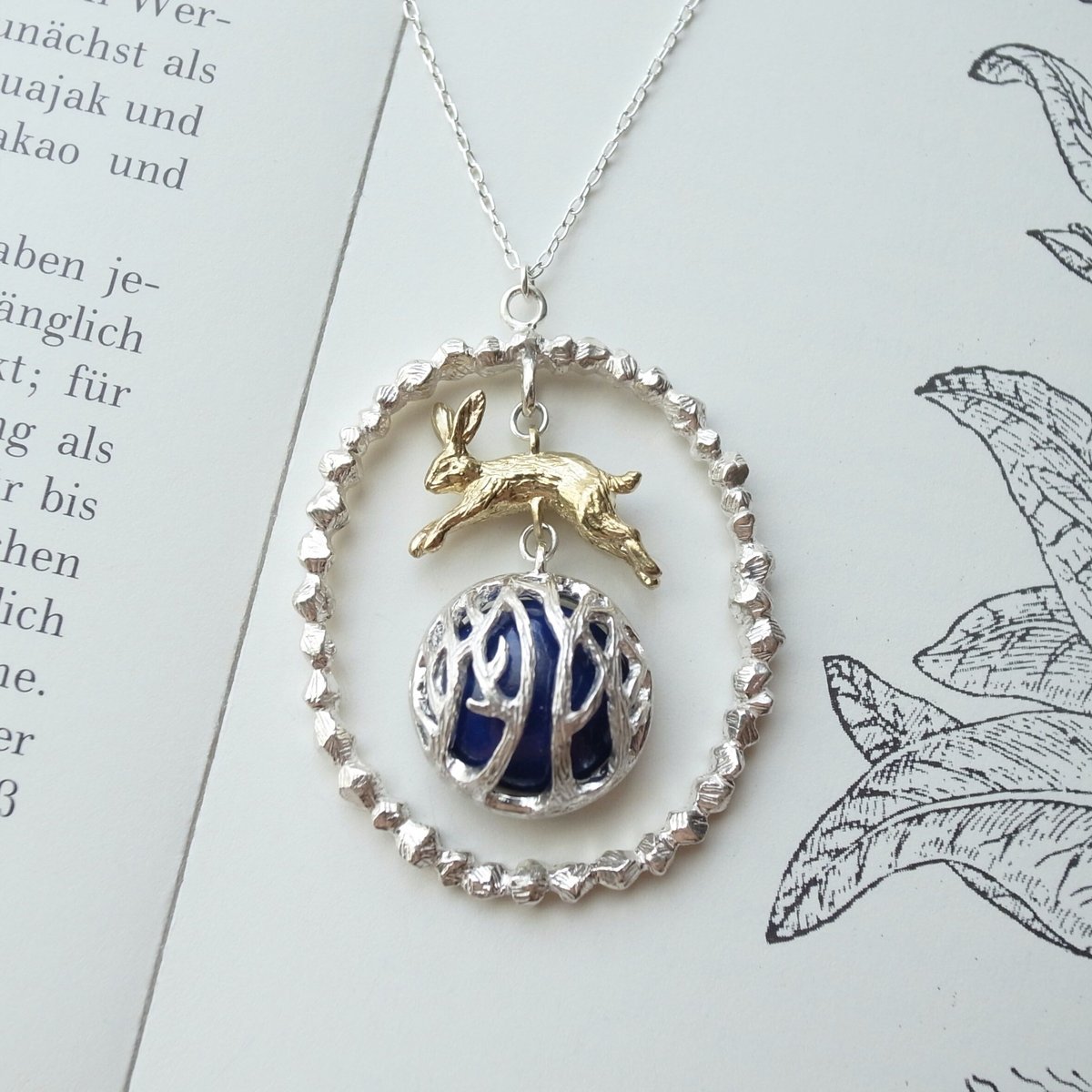 RUKURUKU/夢の国のうさぎ　お城　薔薇　蓄光　オルゴナイトネックレス RUKURUKU/夢の国のうさぎ お城 薔薇 蓄光 オルゴナイト