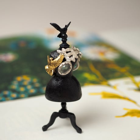 りすとすずめとこもれびのイヤーカフ【受注制作 1ヶ月以内に発送】
