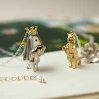 おばけの国の王様になったこねこのネックレス【受注制作 1ヶ月以内に発送】