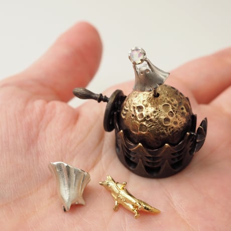 こぎつねと森のおばけの小さな動くオブジェ【受注制作 1ヶ月以内に発送】