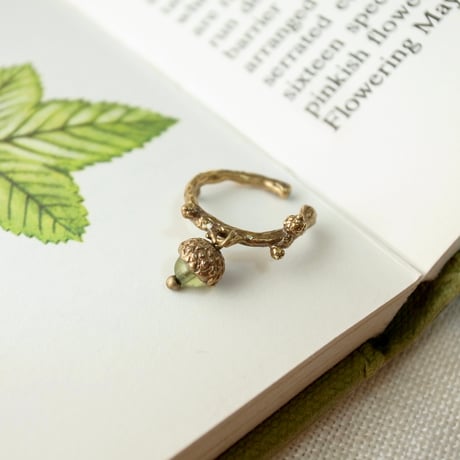 どんぐりの枝のイヤーカフ【受注制作 1ヶ月以内に発送】