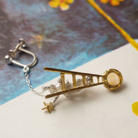 星をならべるねこのピアス・イヤリング【受注制作 1ヶ月以内に発送】