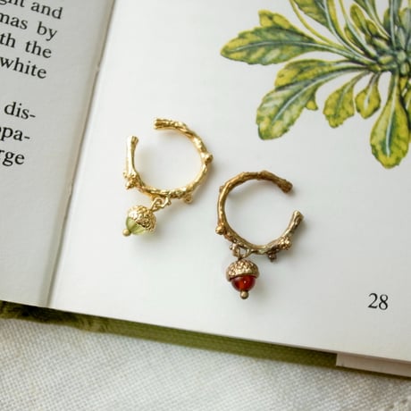 どんぐりの枝のイヤーカフ【受注制作 1ヶ月以内に発送】