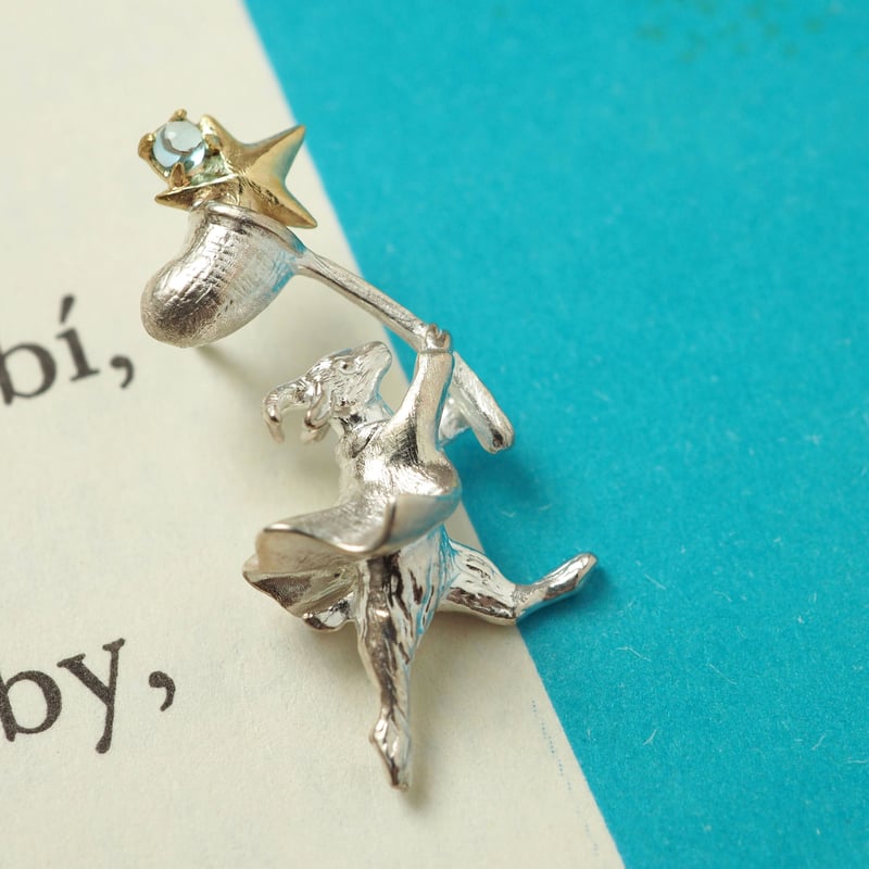 星を集めるやぎのブローチ【受注制作 1ヶ月以内に発送】 | ehonno.