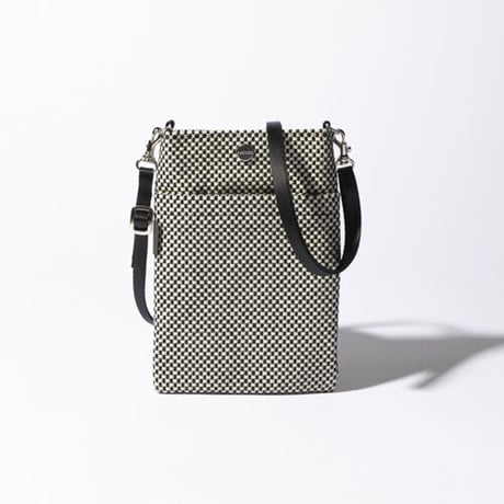 sasicco スマホショルダー 白と黒の市松 | 三河木綿 刺子織 | タネイ | 柔道着のカバン | smart phone shoulder bag | white & black