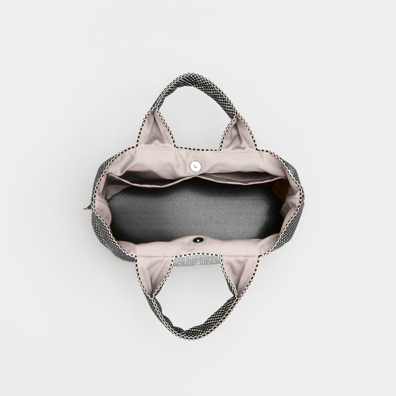 sasicco オーバルトート 白と黒の市松 | 三河木綿 刺子織 | タネイ