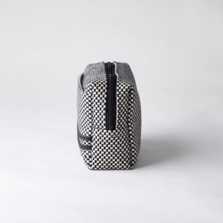 sasicco ポーチ 茶ライン | 三河木綿 刺子織 | タネイ | 柔道着のポーチ | pouch | white & black with brown line