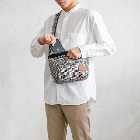 sasicco タイニーショルダー 白と黒の市松 | 三河木綿 刺子織 | タネイ | 柔道着のカバン | tiny shoulder bag | white & black