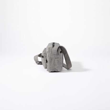 【完売・製造終了】ボディバッグ M　白と黒の市松 （白はオフホワイト）