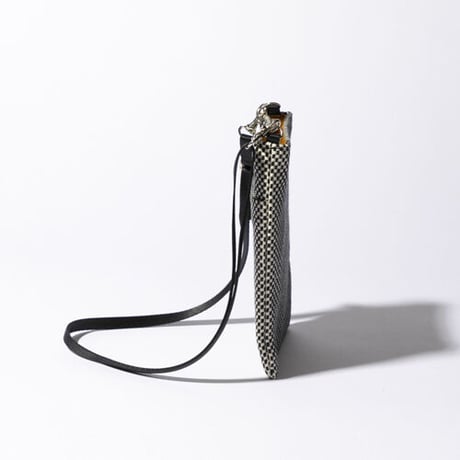 sasicco スマホショルダー 白と黒の市松 | 三河木綿 刺子織 | タネイ | 柔道着のカバン | smart phone shoulder bag | white & black