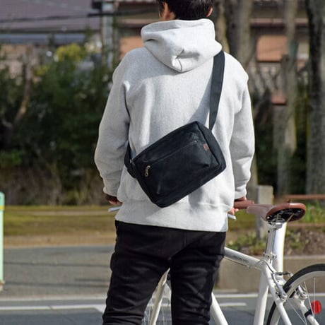 【完売・製造終了】ボディバッグ M　黒