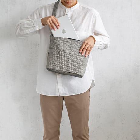 sasicco プレインショルダー 白と黒の市松 | 三河木綿 刺子織 | タネイ | 柔道着のカバン | plane shoulder bag | white & black
