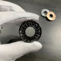 SDGsバッジ（ブラックシルバー）