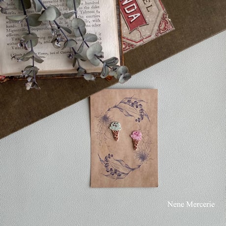 チョコミントといちごミルクのアイスクリーム/ 2枚セット/刺繍アイロンワッペン