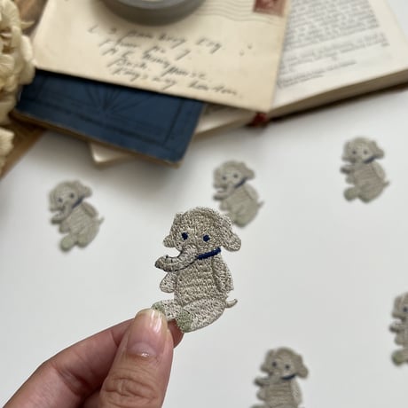 ゾウのユーゴ（Hugo）くん/刺繍アイロンワッペン