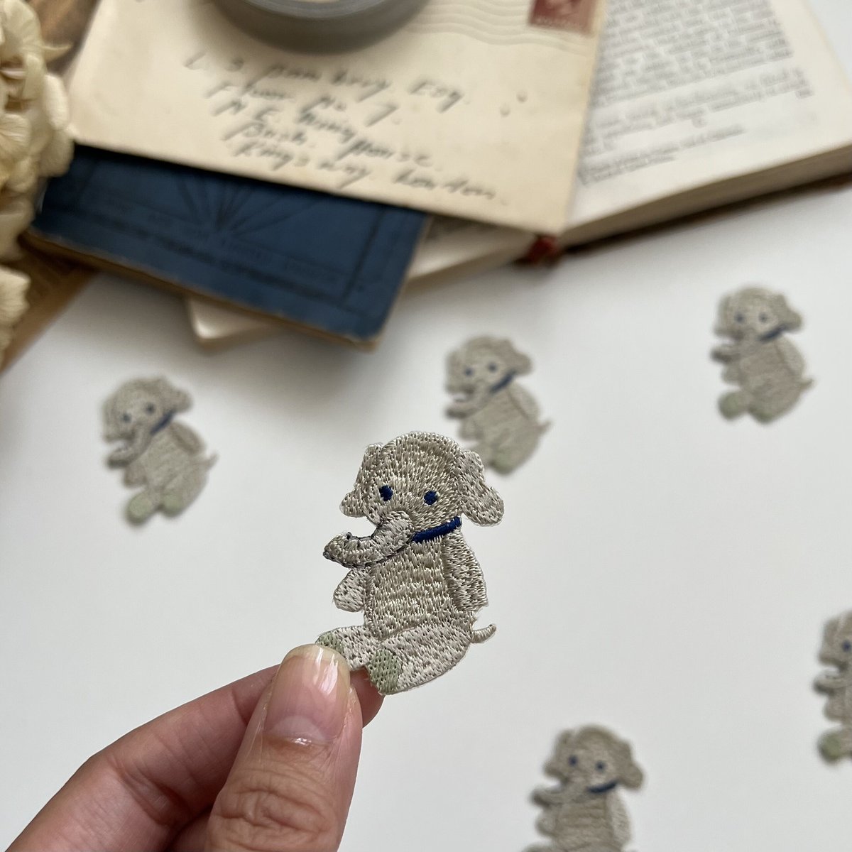 ゾウのユーゴ（Hugo）くん/刺繍アイロンワッペン | ネネメルスリー