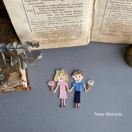 いちごミルクのアイスクリーム/ 2枚セット/刺繍アイロンワッペン