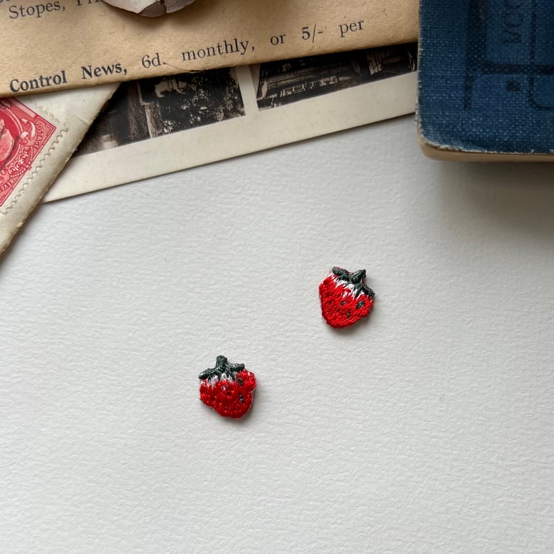 いちご・2個セット /アイロンワッペン/刺繍 | ネネメルスリー