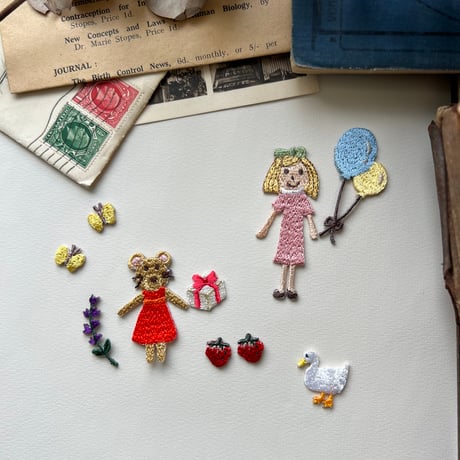 プレゼント【レッド】2個セット /アイロンワッペン/刺繍