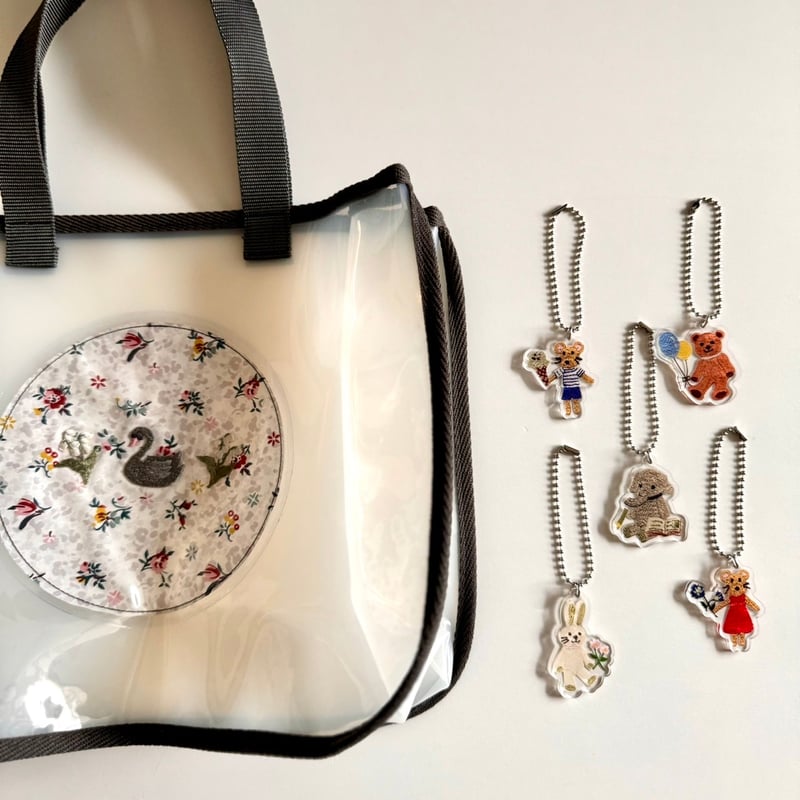 美品＊レリアン系列ネミカ パールモチーフキーネックブラウス 1 ブルー 日本製 ◇ボックスシルエットキーネックブラウス（0775110601