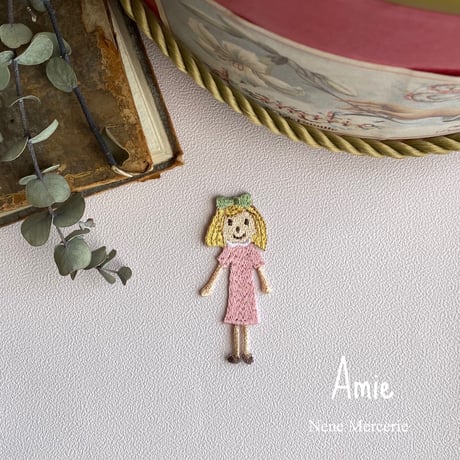 女の子/Amie(アミ）ちゃん/ 刺繍アイロンワッペン