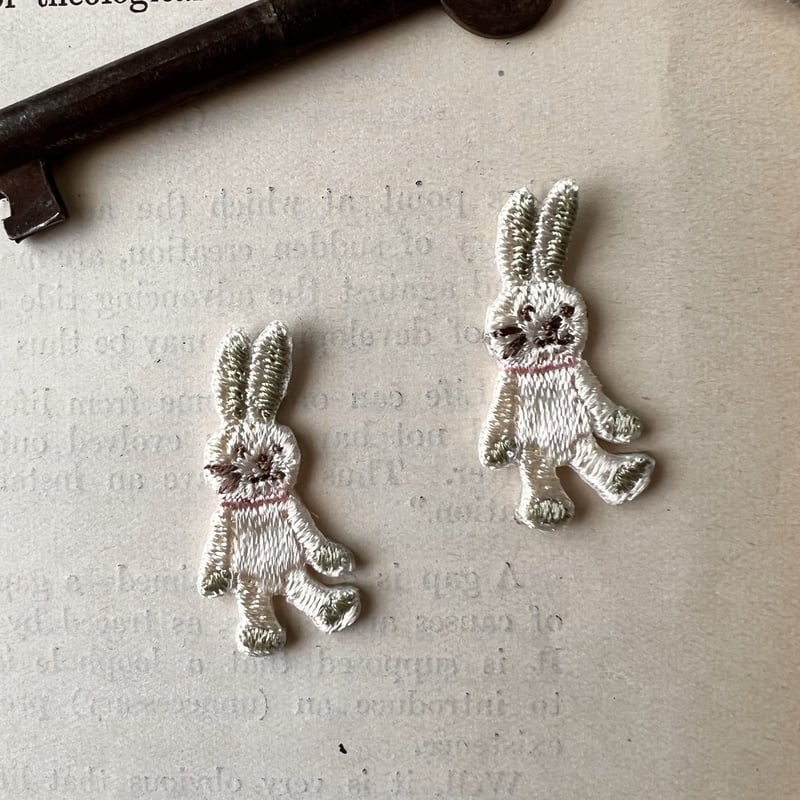 エマちゃんのぬいぐるみ/2枚セット/刺繍アイロンワッペン | ネネメルスリー