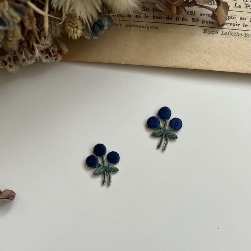 青い実/ 2枚セット/刺繍アイロンワッペン | 白木智子