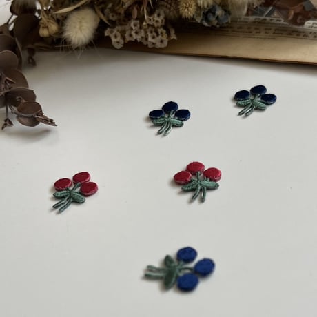 赤い実/ 2枚セット/刺繍アイロンワッペン