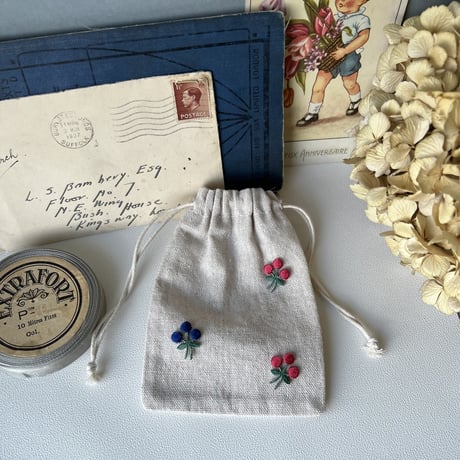 赤い実/ 2枚セット/刺繍アイロンワッペン