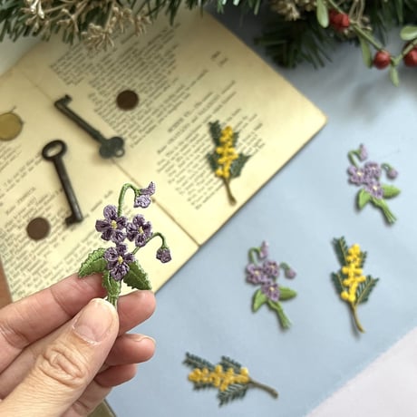 スミレ/刺繍アイロンワッペン